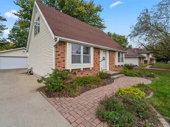 2222 Camelot Ct, Altoona, IA 50009
