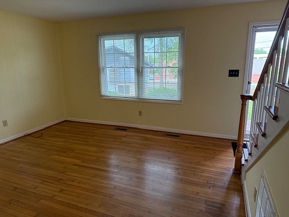 2nd image of 627 Cherry St APT F
