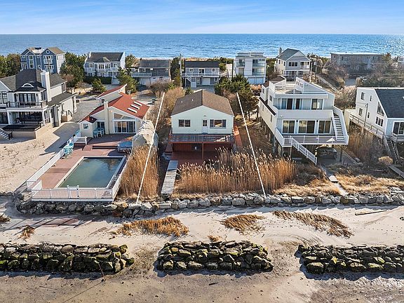 4th image of 626 Dune Road