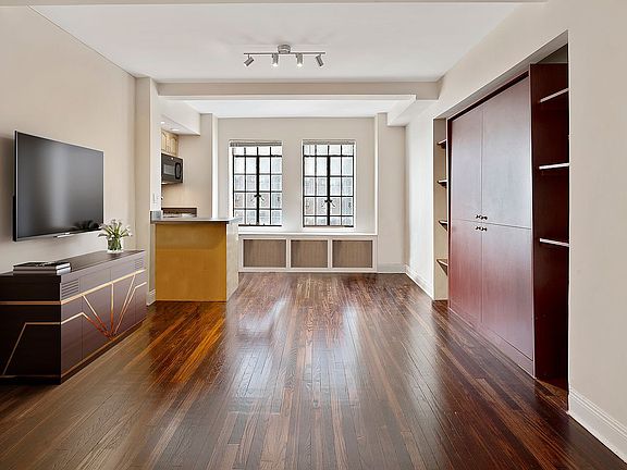 5th image of 5 Tudor City Pl APT 1221