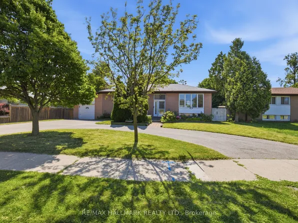 1392 Rebecca St, Oakville, ON L6L 1Z5