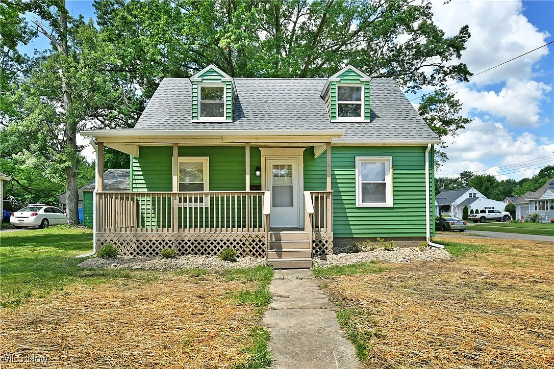1006 Trumbull Ave SE photo 1