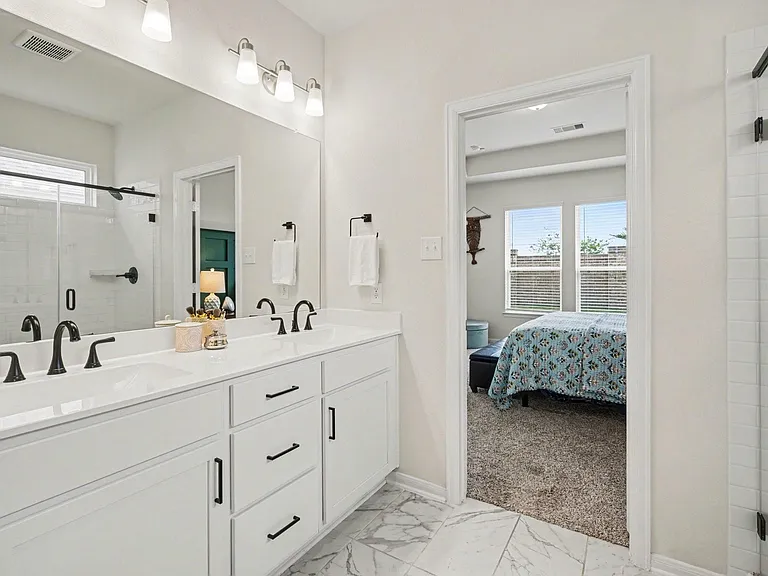 2214 Lierna Dr — Photo 16
