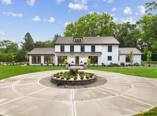 379 W County Line Rd, Barrington, IL 60010