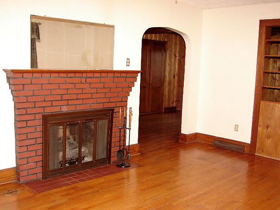 4th image of 125 E Strother St