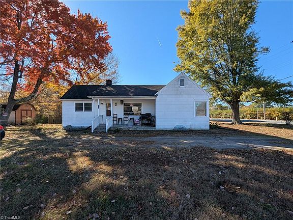 2nd image of 513 Memorial Park Dr