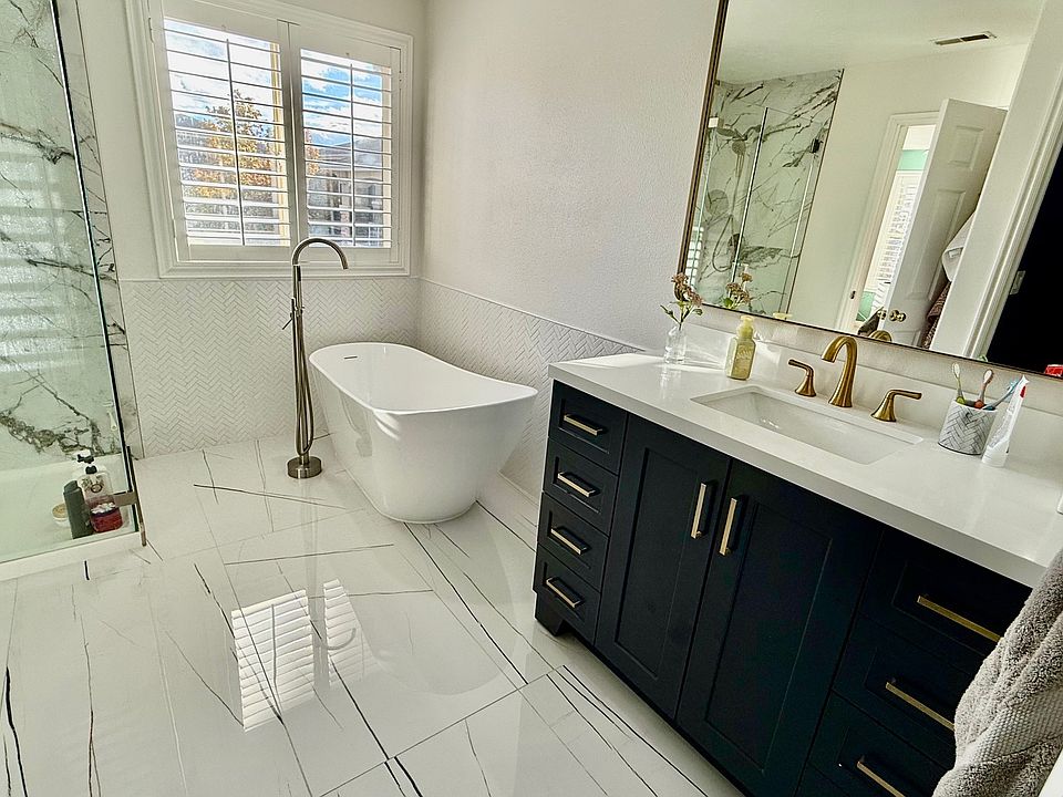 Master Bathroom with separate tub/Shower