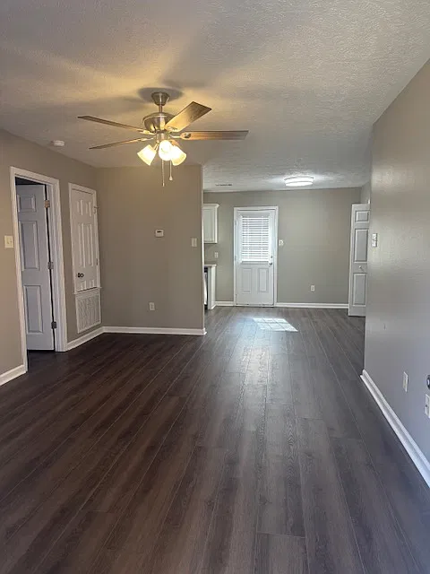3 bed, 1176 sqft, $1,575 — Photo 2