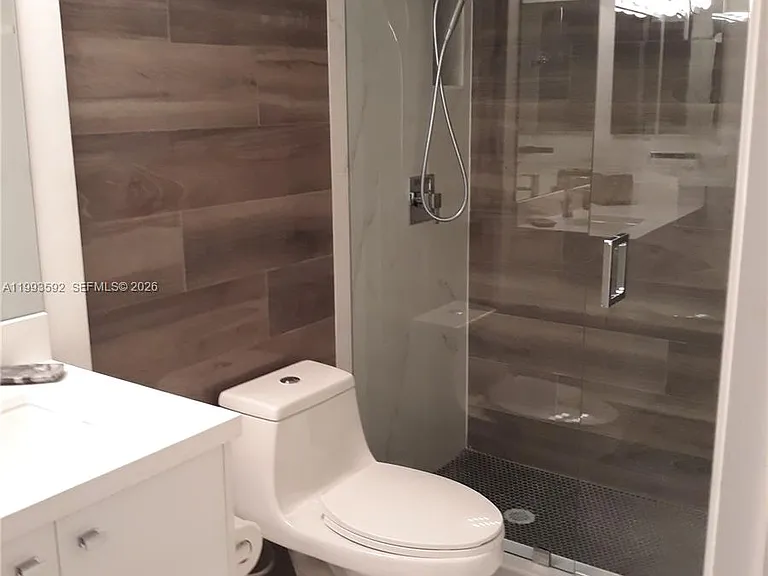 2555 Collins Ave #703 — Photo 9