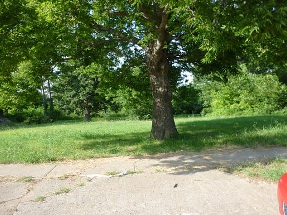 5th image of 225 W Washington Ave