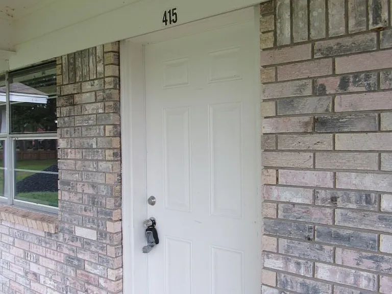 415 Waymack Dr — Photo 3