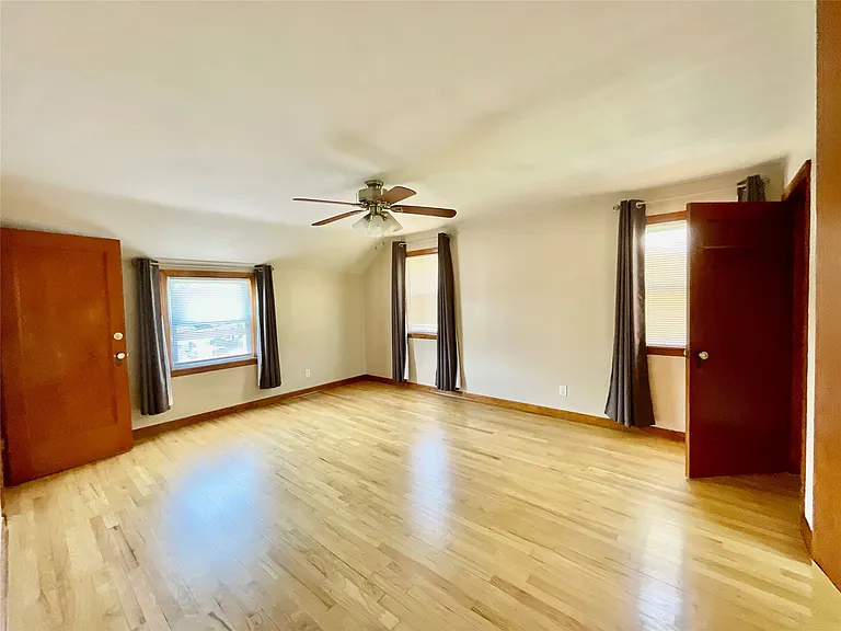2727 Hall St — Photo 10