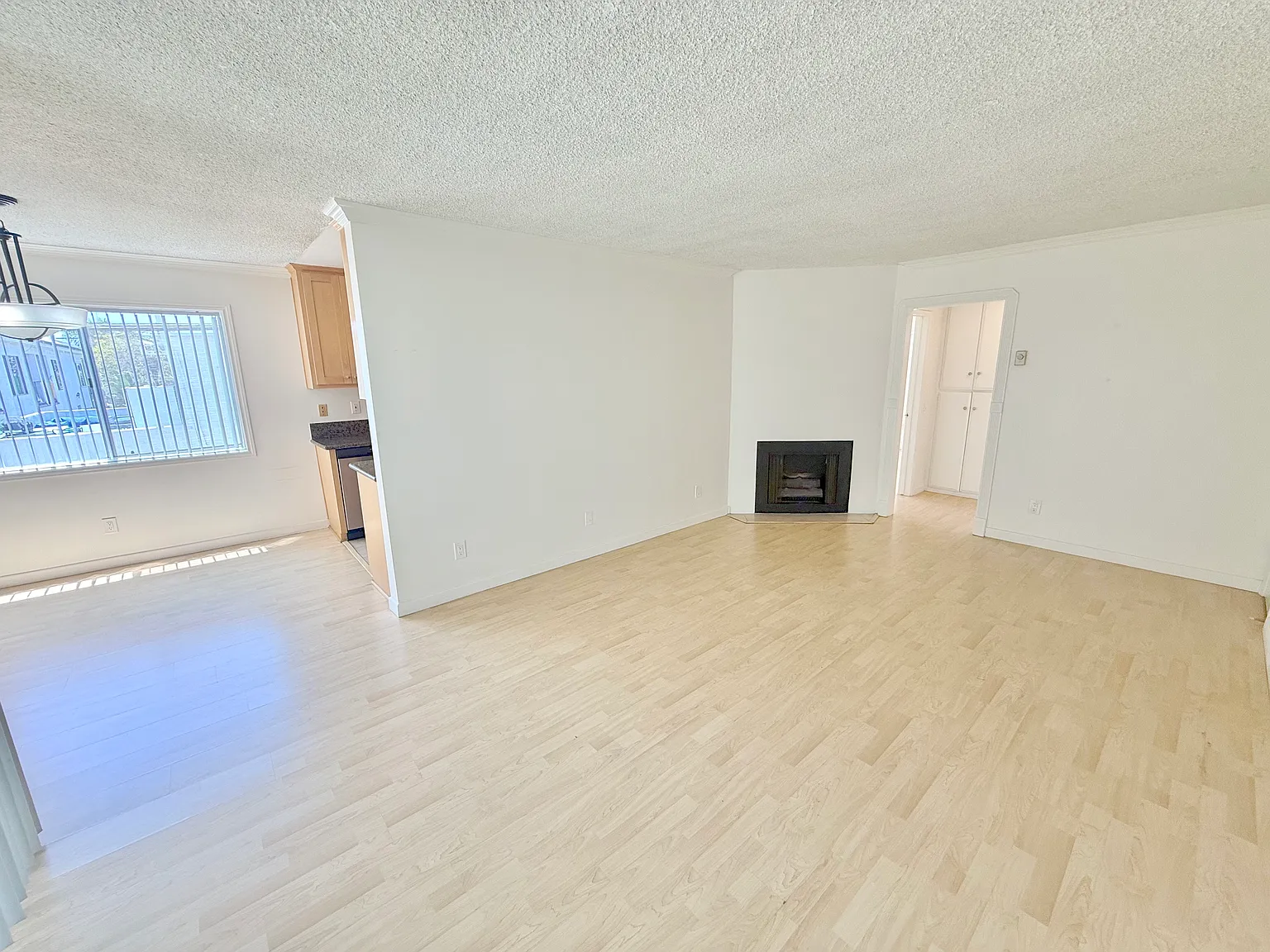 2 bed, 1050 sqft, $3,350 — Photo 1