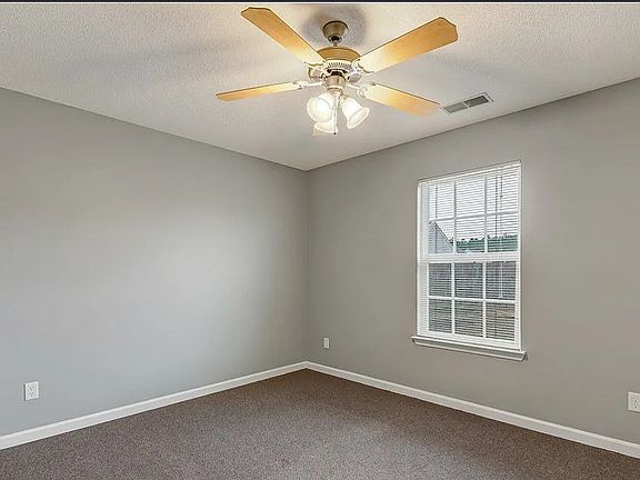 5th image of 126 Willow Dr