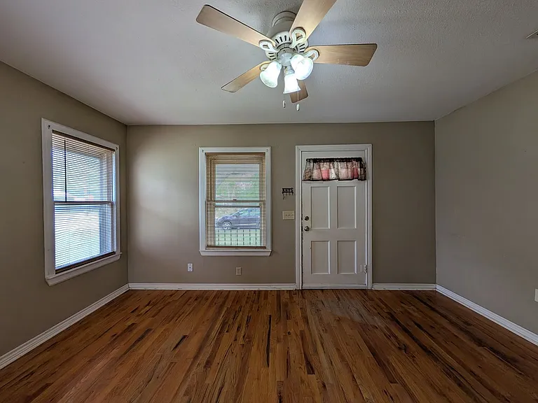 1185 W Mill St — Photo 8
