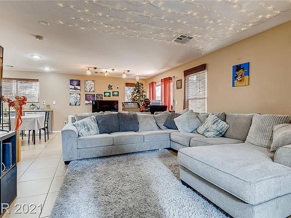 2nd image of 552 Primrose Hill Ave