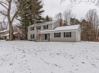 5275 Foxcroft Dr, Kalamazoo, MI 49009