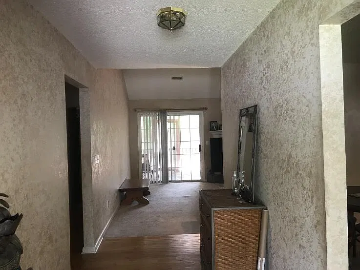 4 bed, 1470 sqft, $2,100 — Photo 2