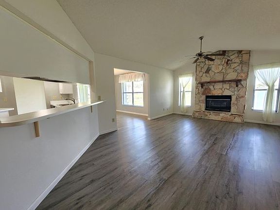 3rd image of 1244 Lakeview Dr