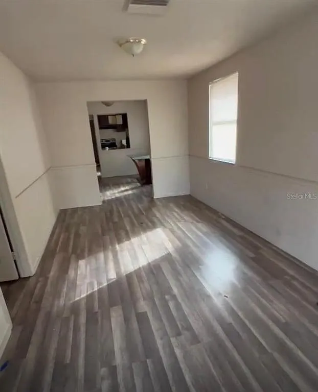 3 bed, 1.0 bath, 880 sqft, $1,800 — Photo 4