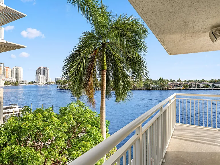 511 Bayshore Dr #401 — Photo 9