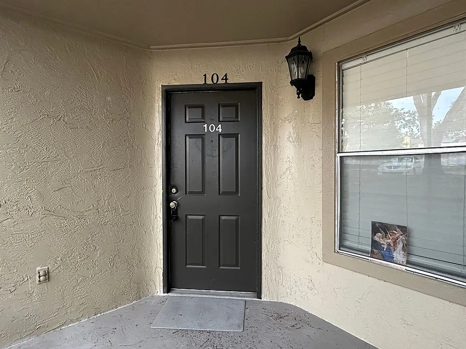 974 Leeward Pl #104