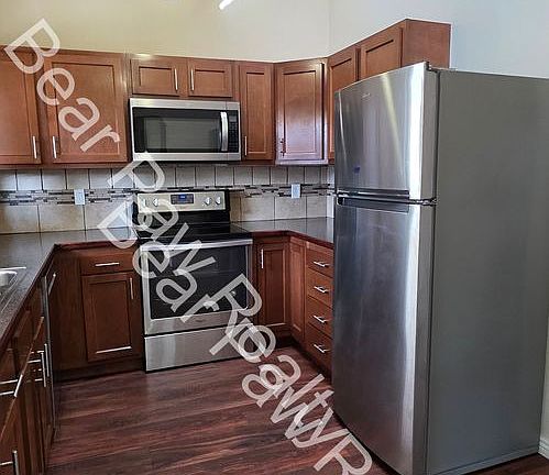 4th image of 322 Hacienda Ct