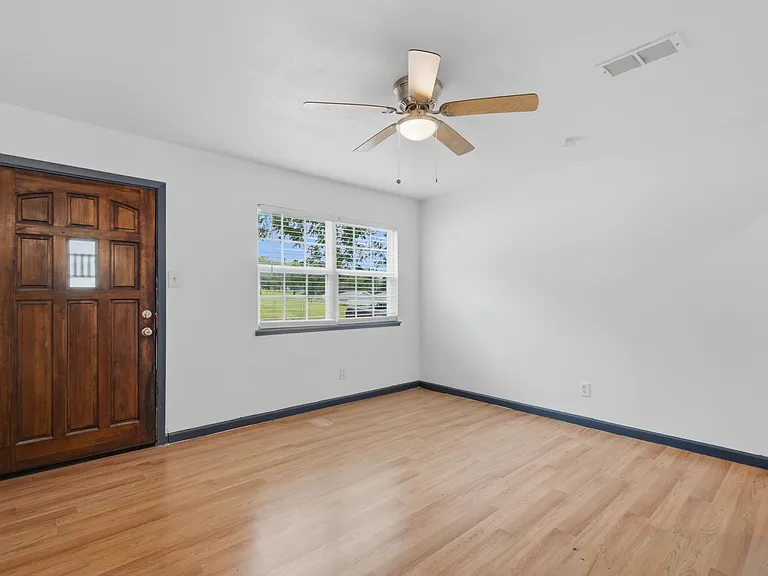 620 E Sears St — Photo 2