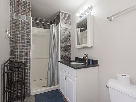 2nd image of 1843 Cedar St Floor 2