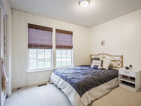 5th image of 929 Surrey Hill Way