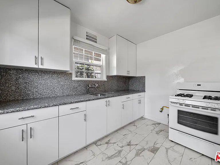 1238 S Beverly Glen Blvd #1 — Photo 7