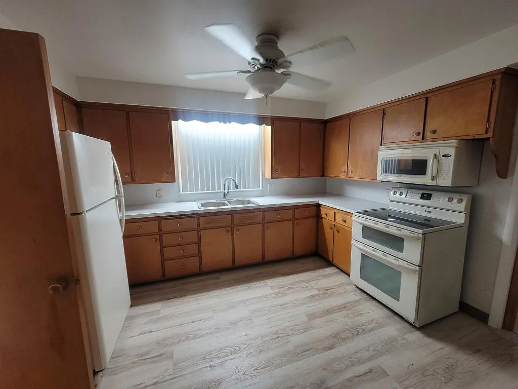 2232 Thistlewood Dr — Photo 2