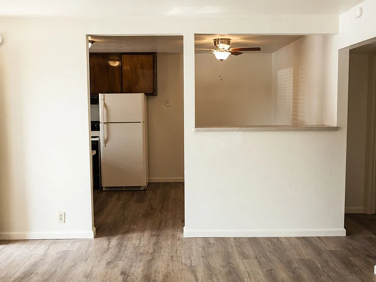 Crestline Apartments — Photo 3
