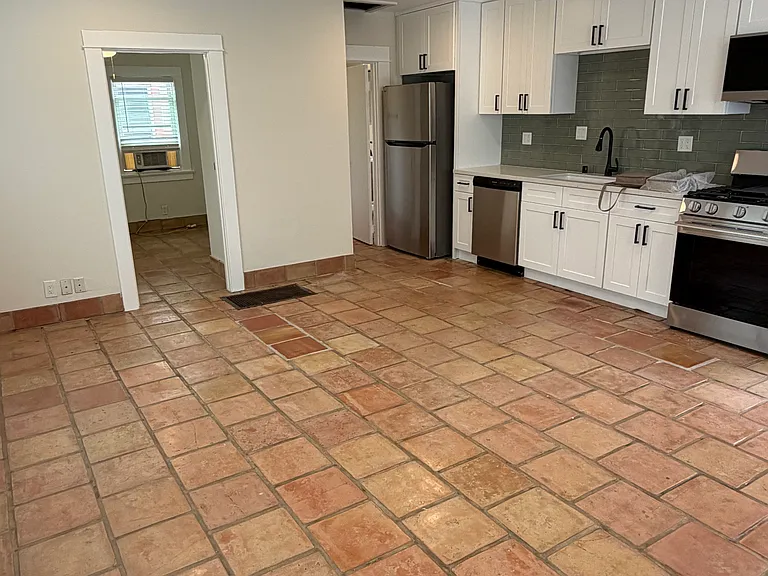 3042 E Vista St #3042 — Photo 2