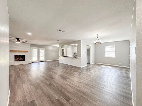 5th image of 3209 Camellia Cir