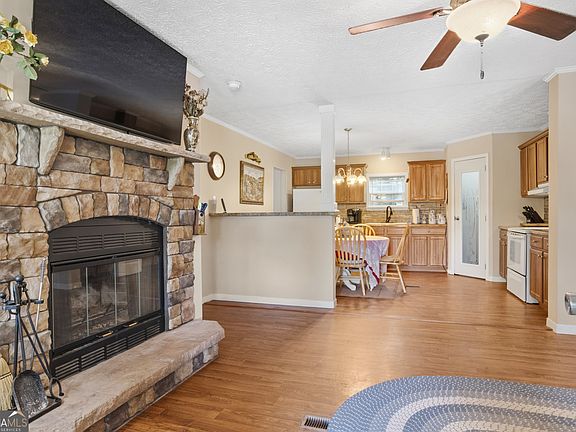 3rd image of 229 Camellia Ct