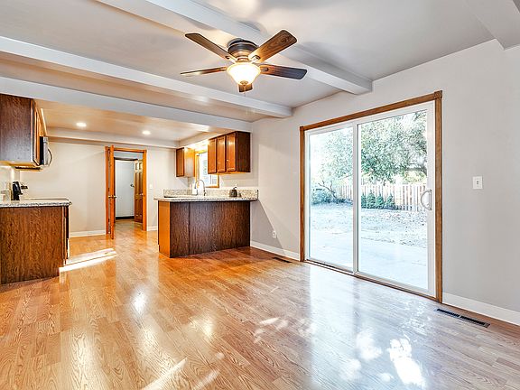 5th image of 543 NE 18th Ave