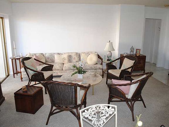 3rd image of 5100 Dupont Blvd APT 4L