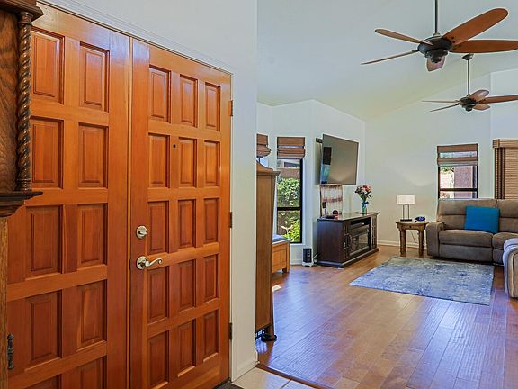 4th image of 1020 E Sahuaro Dr