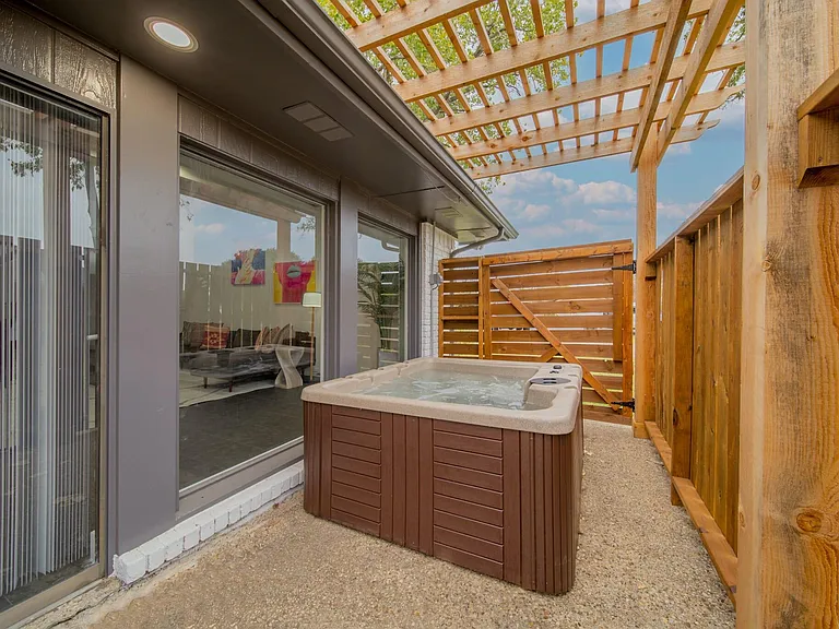 313 Melorine Dr — Photo 6