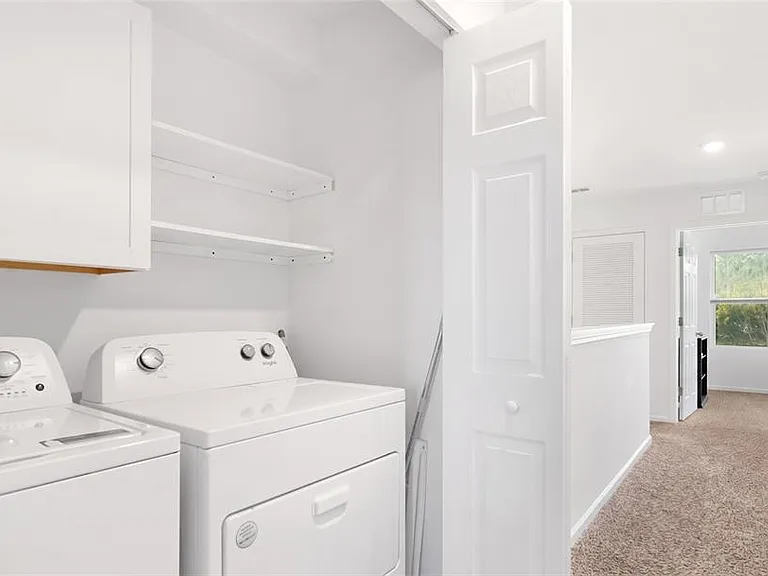57 Elmhurst Ln — Photo 4