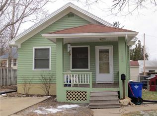 1122 Elmhurst Dr NE, Cedar Rapids, IA 52402