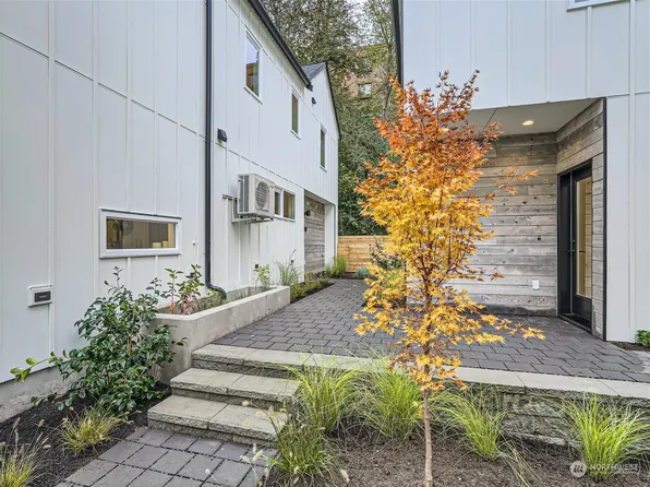 10346 Wallingford Avenue N, Seattle, WA 98133
