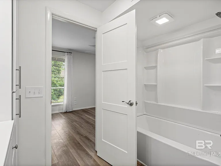 2024 Sea Cliff Dr N #2024 — Photo 12