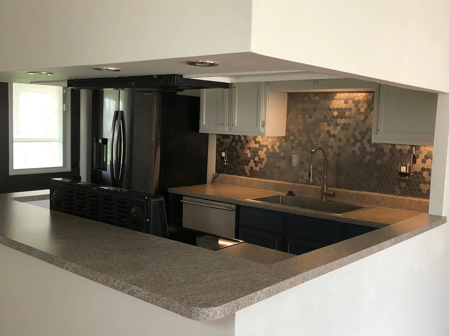 3 bed, 925 sqft, $1,300 — Photo 4