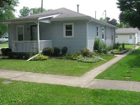 358 Oak St photo 1
