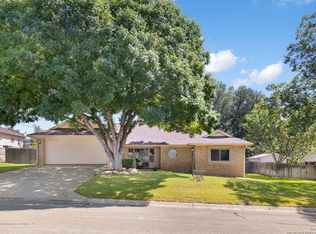 207 Red Oak Ln, Ingram, TX 78025