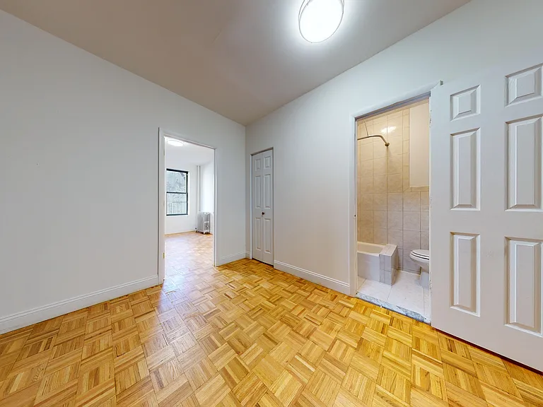 405 W 50th St #3D — Photo 4