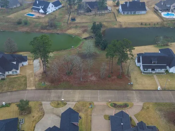 106 Southern Hills Dr, Lufkin, TX 75901