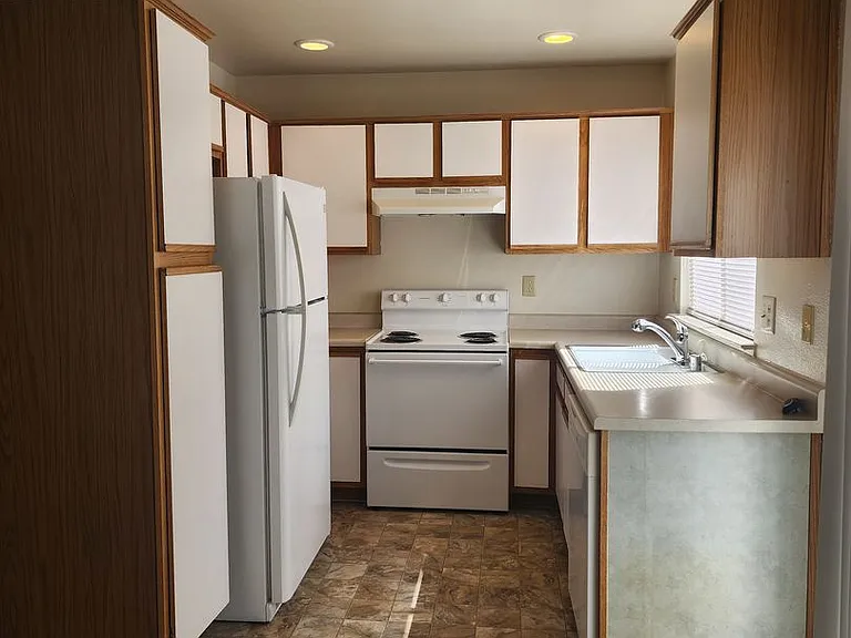 403 Valley Cir — Photo 2